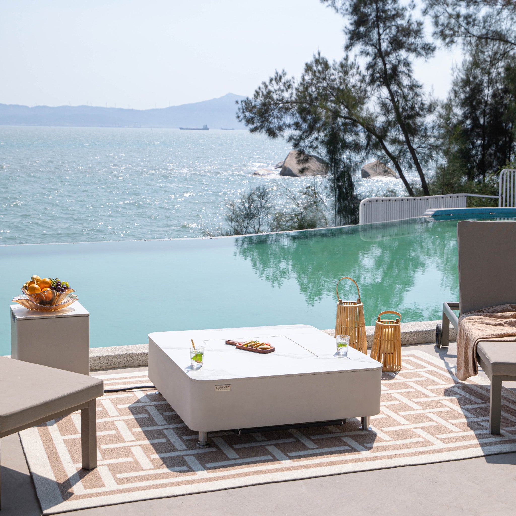 Annecy | Outdoor Fireplace with Porcelain Top