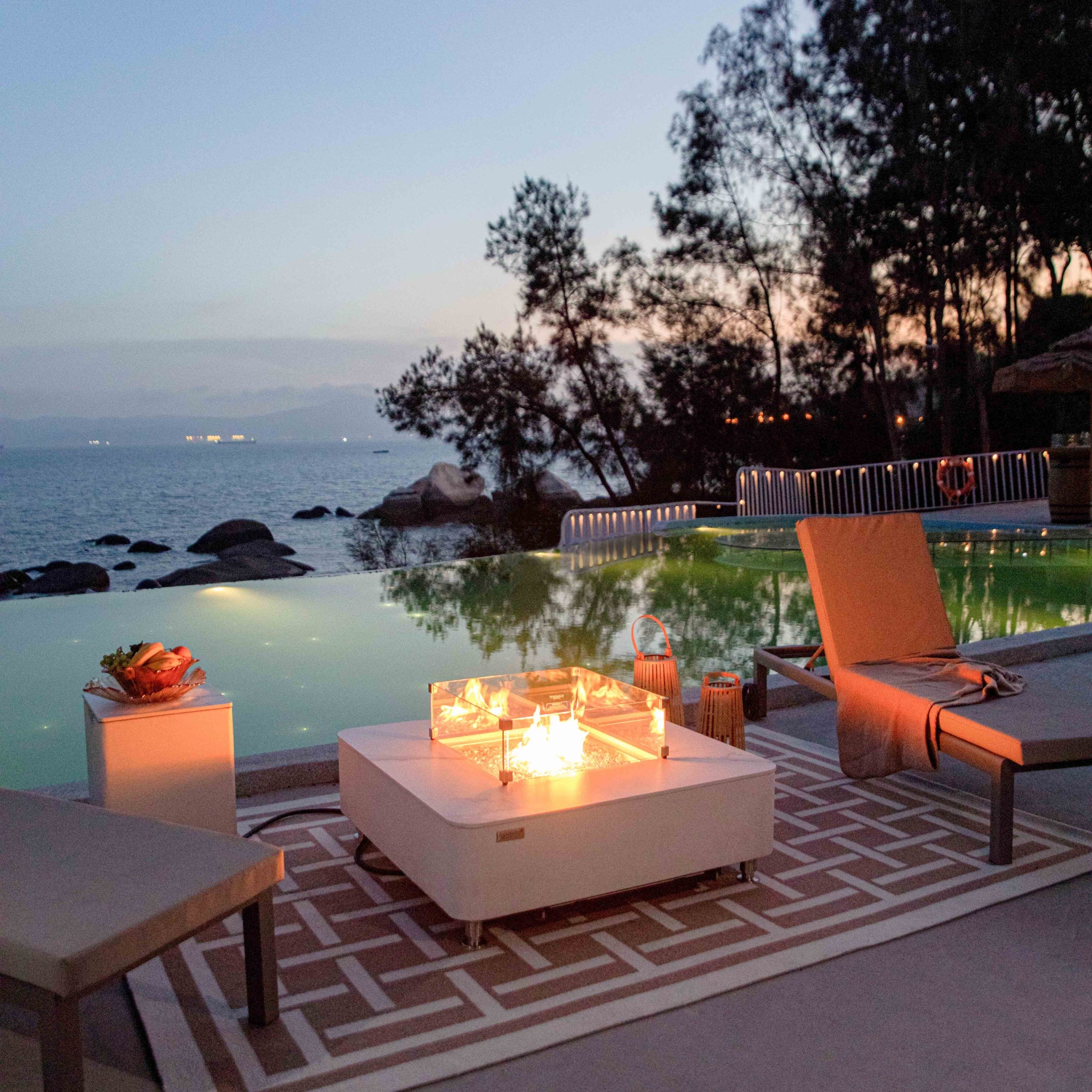 Annecy | Outdoor Fireplace with Porcelain Top