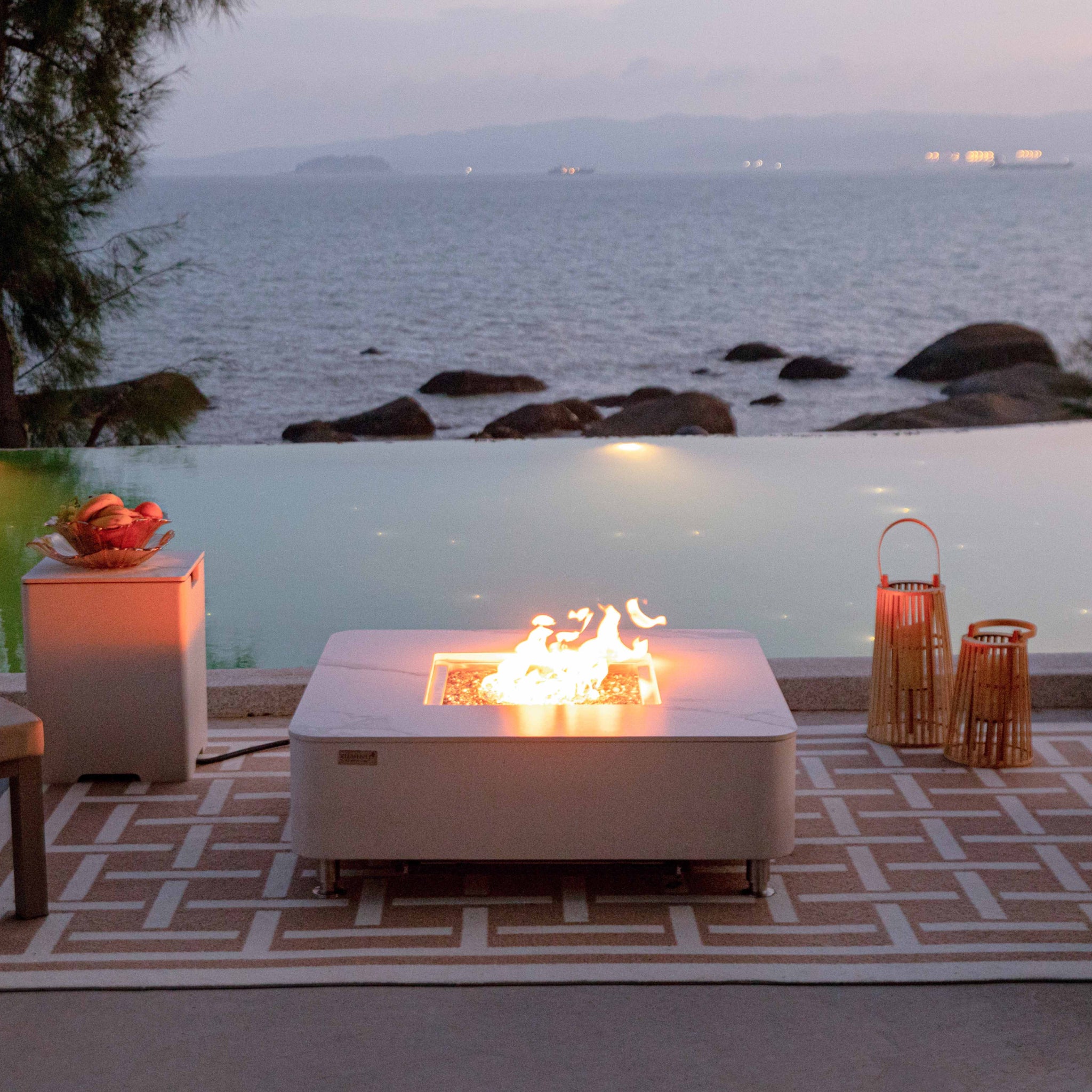 Annecy | Outdoor Fireplace with Porcelain Top
