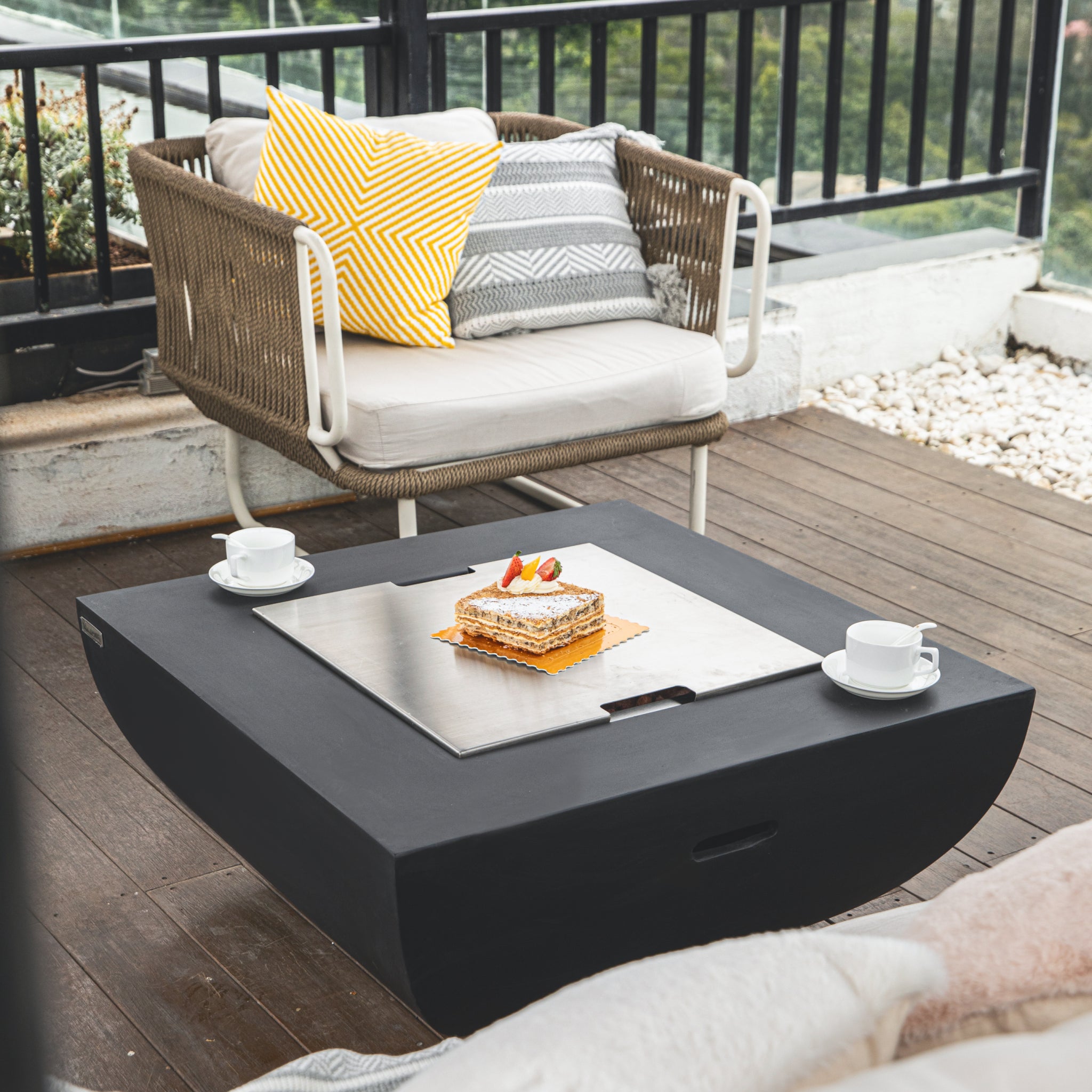Aurora | Table with Fire Pit for the Garden