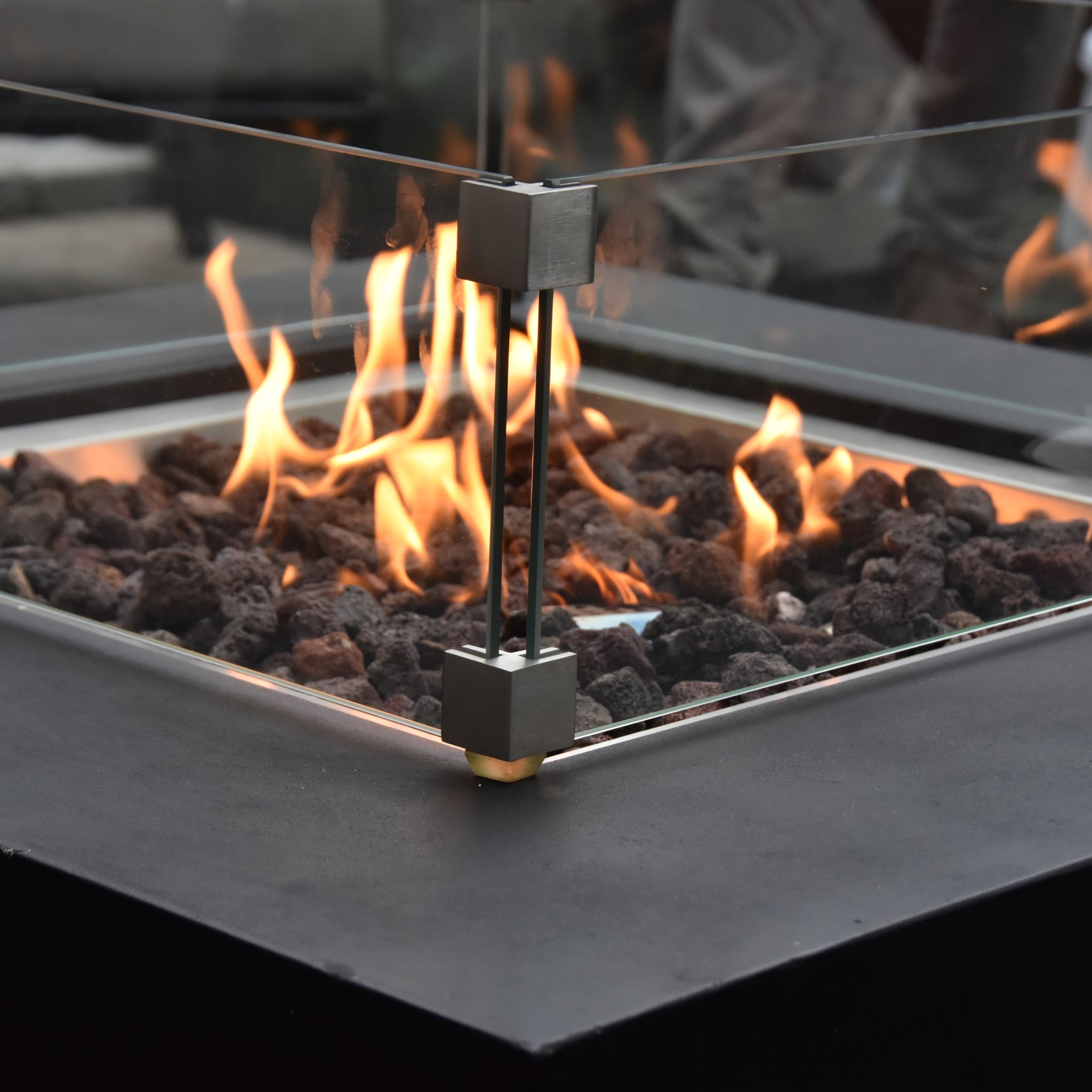 Aurora | Table with Fire Pit for the Garden
