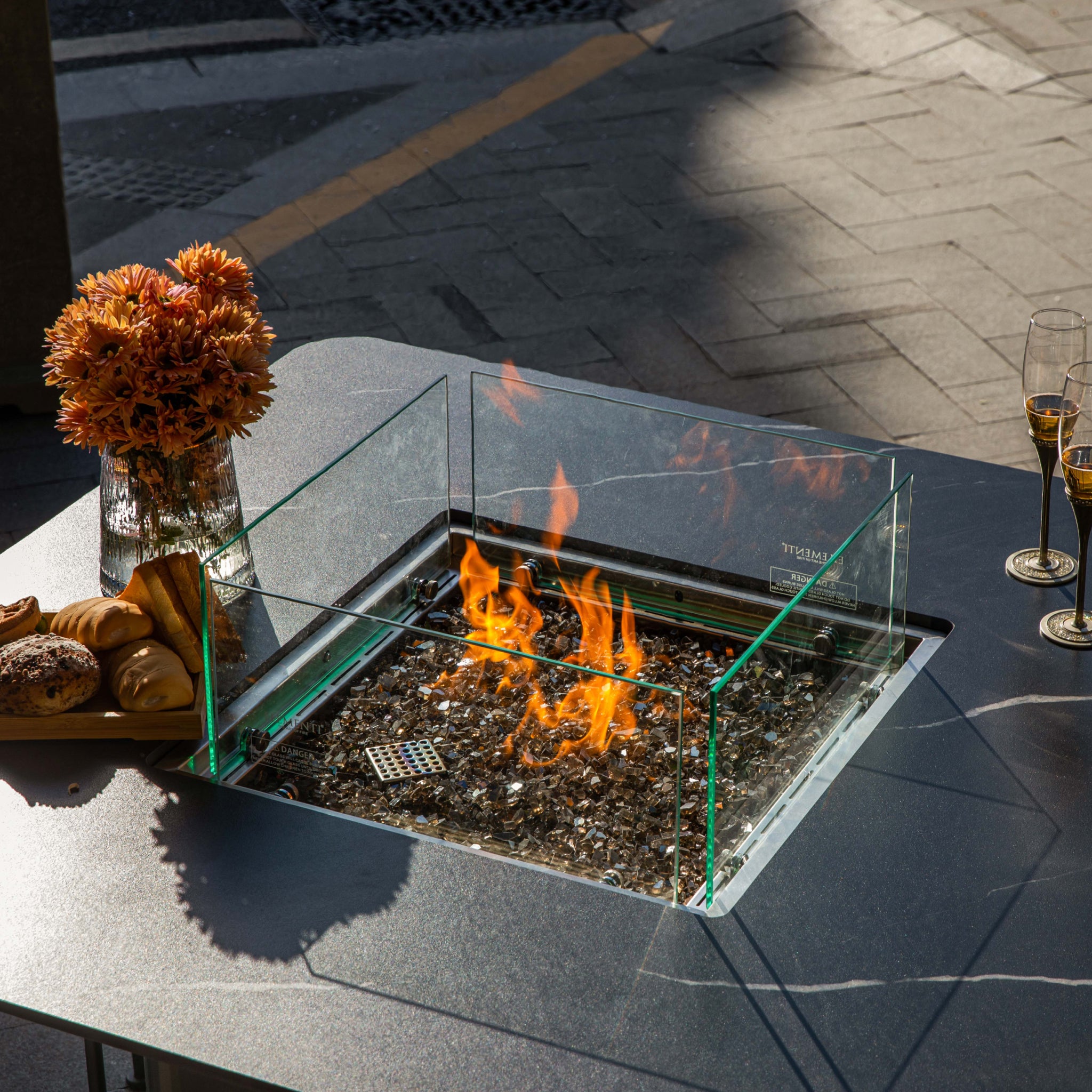 Brugge | Mesa de Jantar em Mármore com Lareira a Gás para Exterior