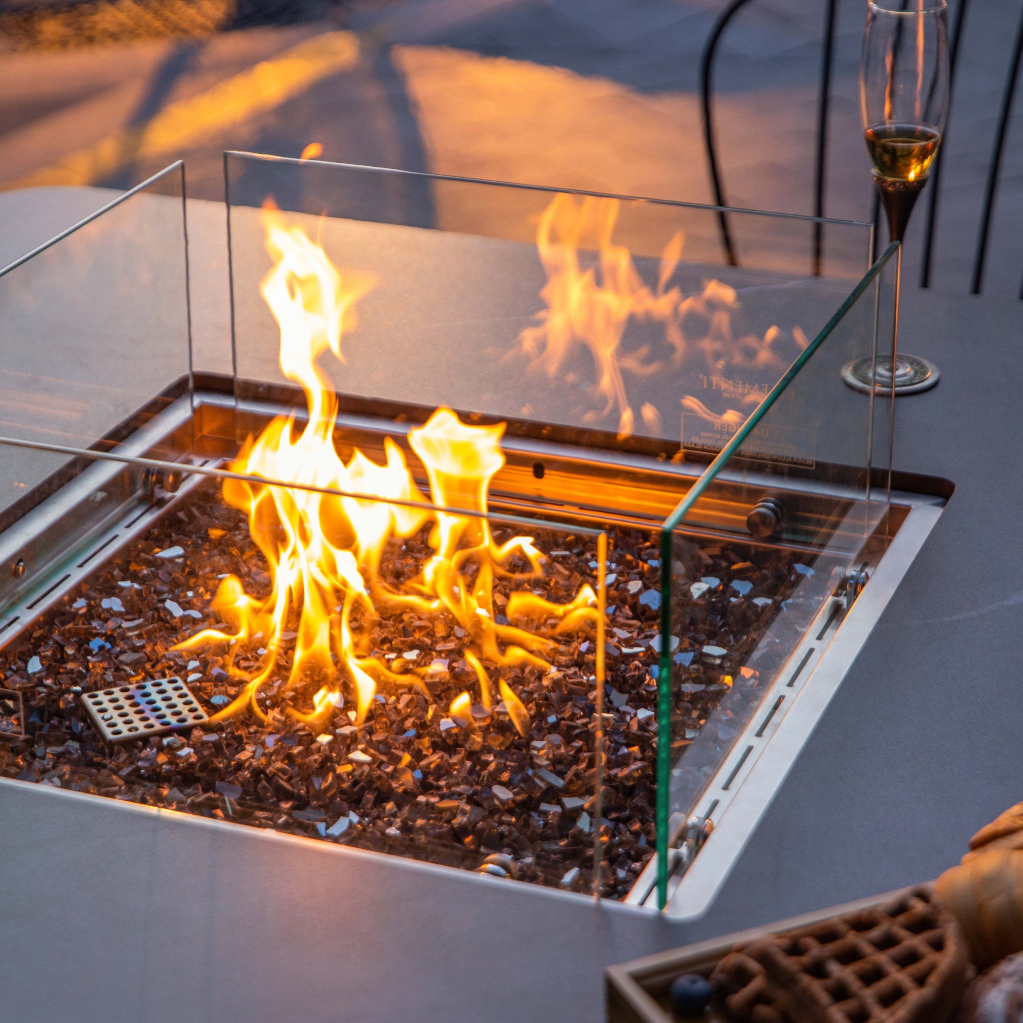 Brugge | Mesa de Jantar em Mármore com Lareira a Gás para Exterior