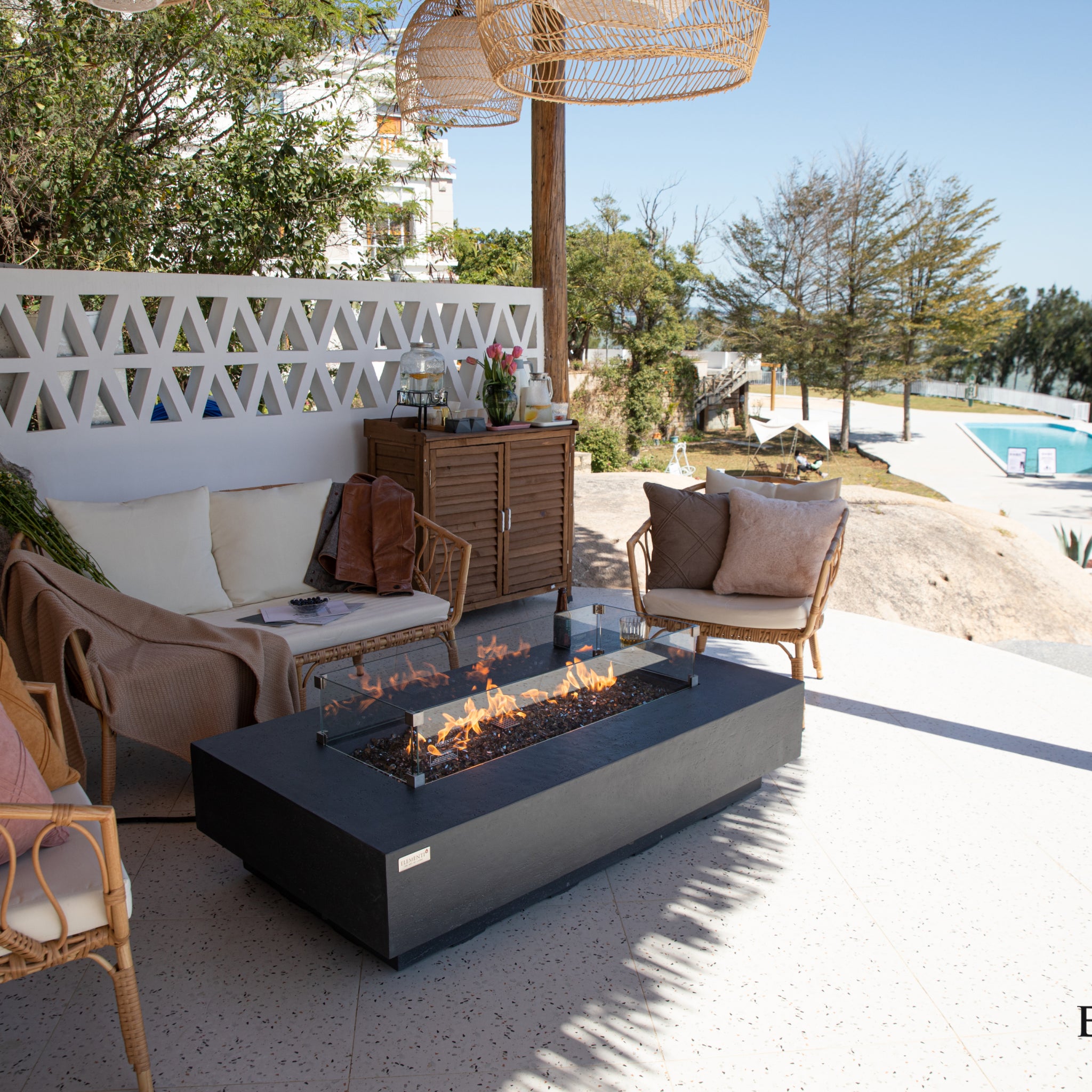 Positano | Table with Gas Fireplace