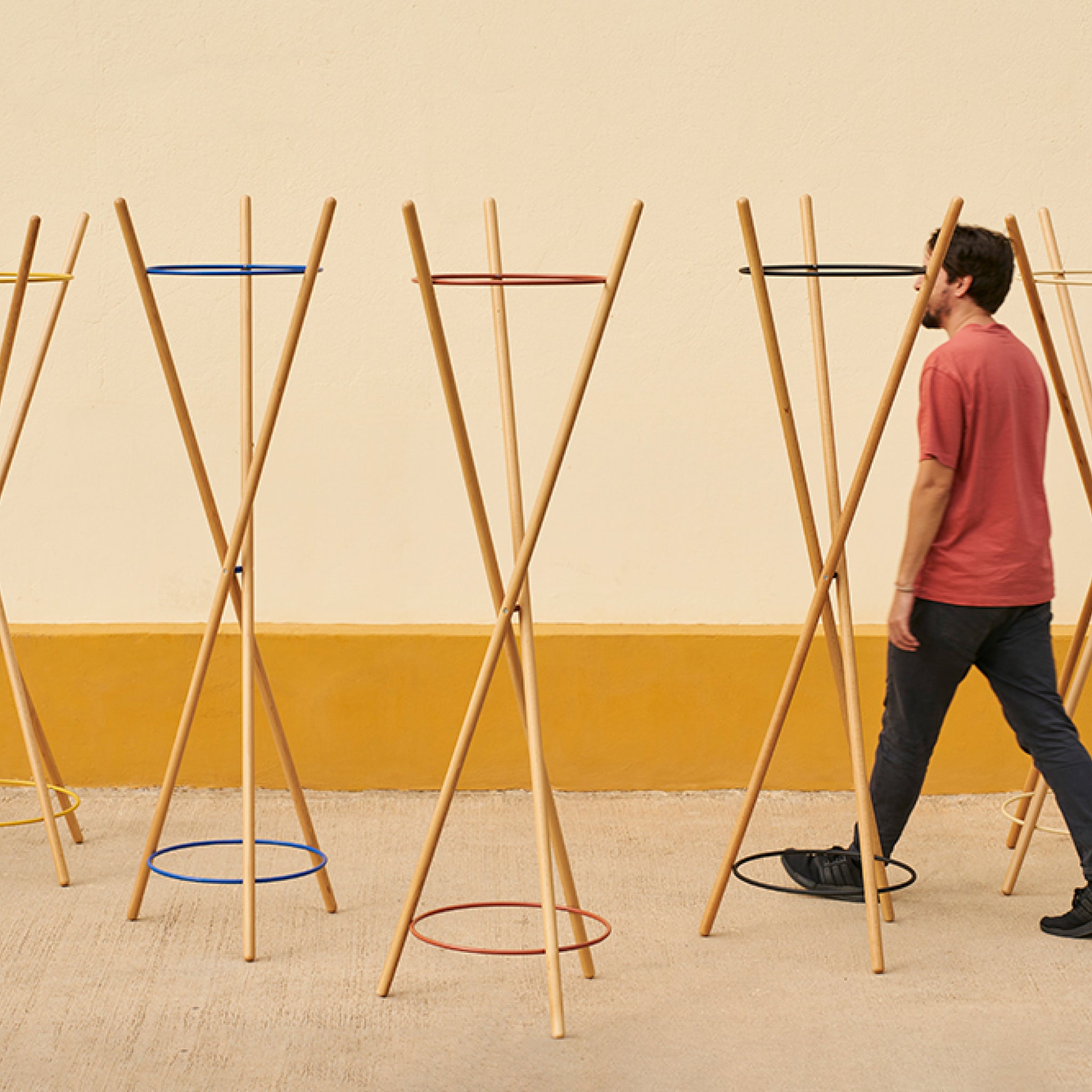 Tipi | 3-legged coat rack
