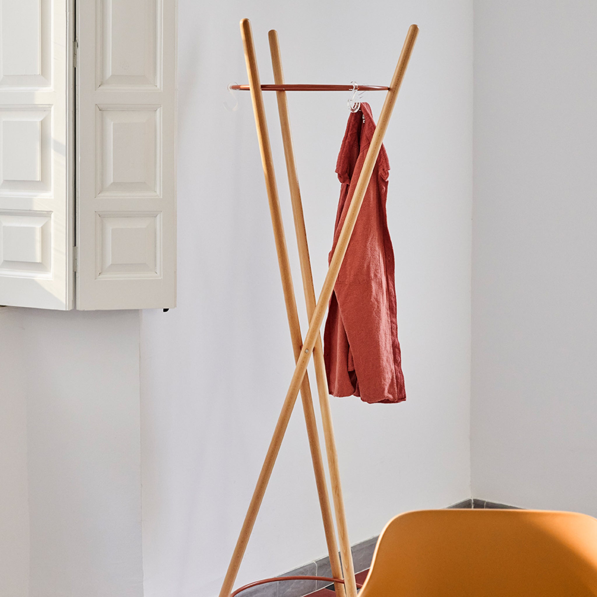 Tipi | 3-legged coat rack