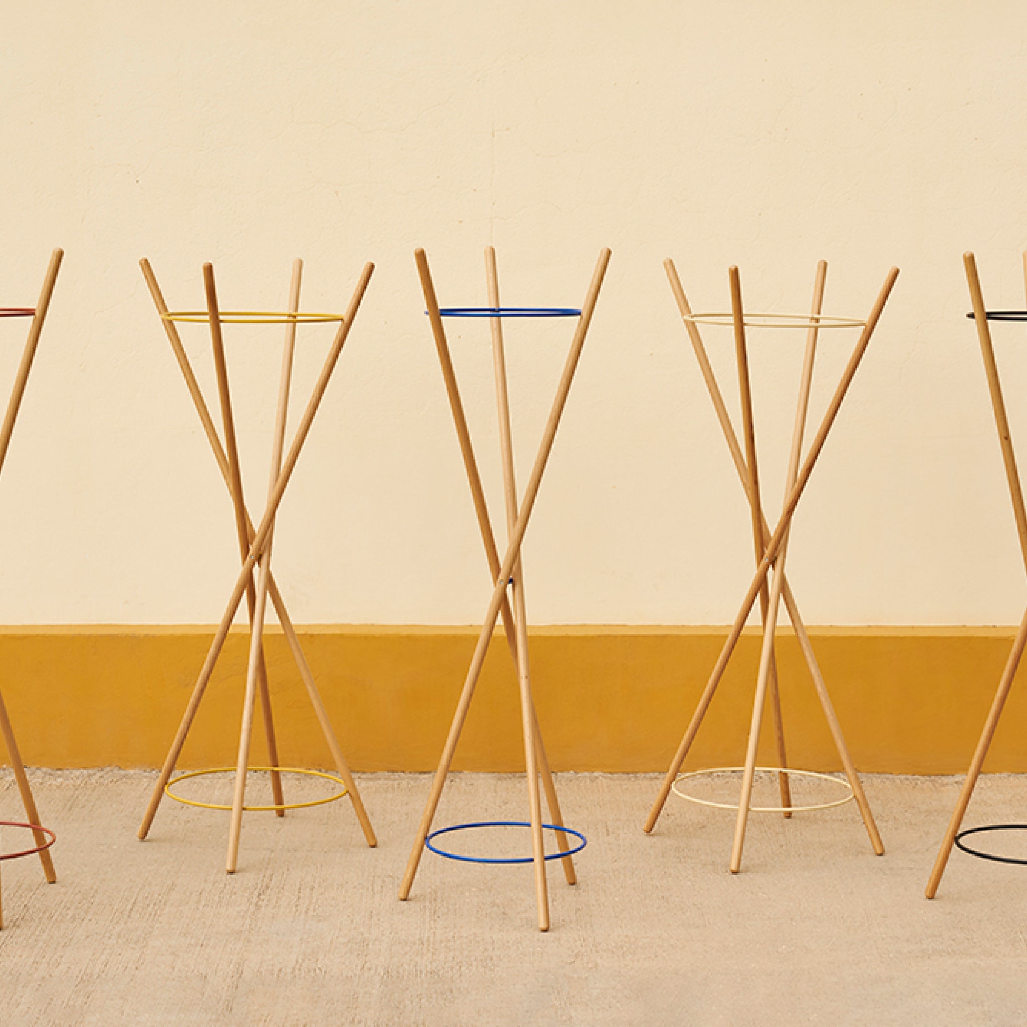Tipi | 4-legged coat rack