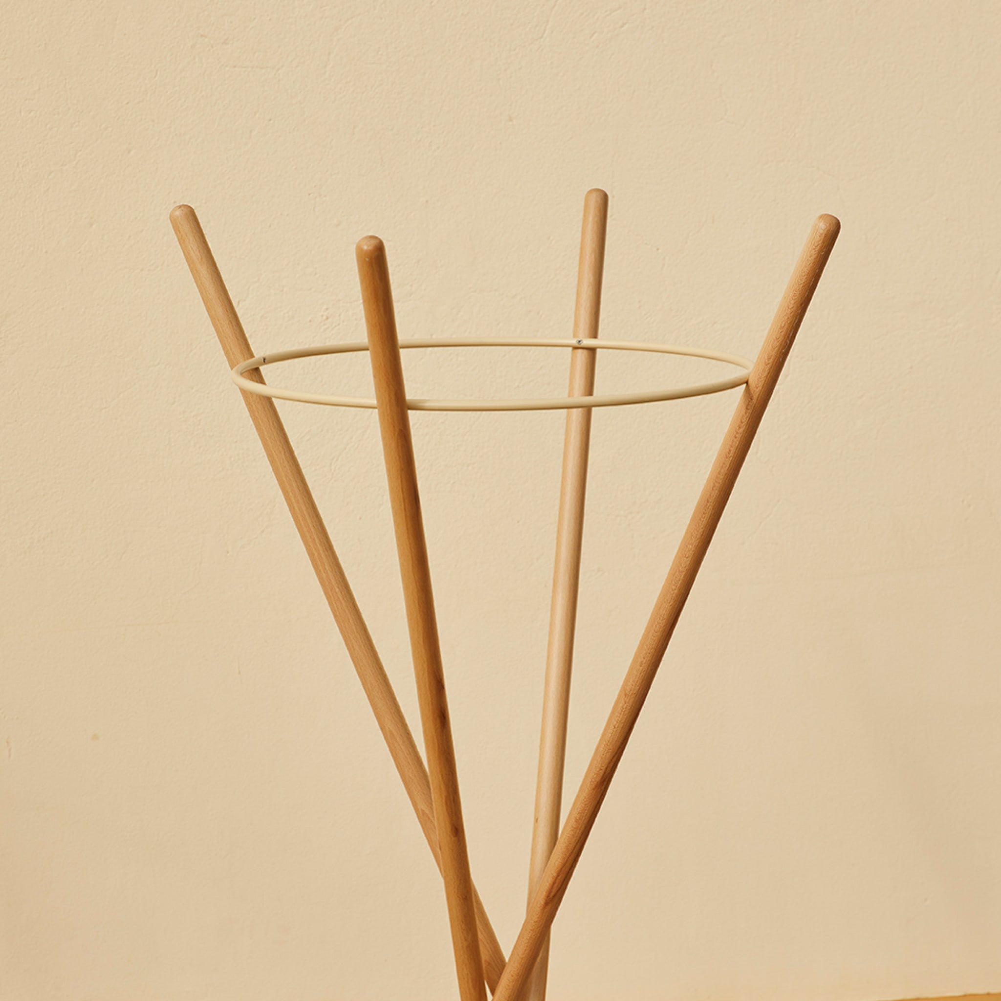Tipi | 4-legged coat rack