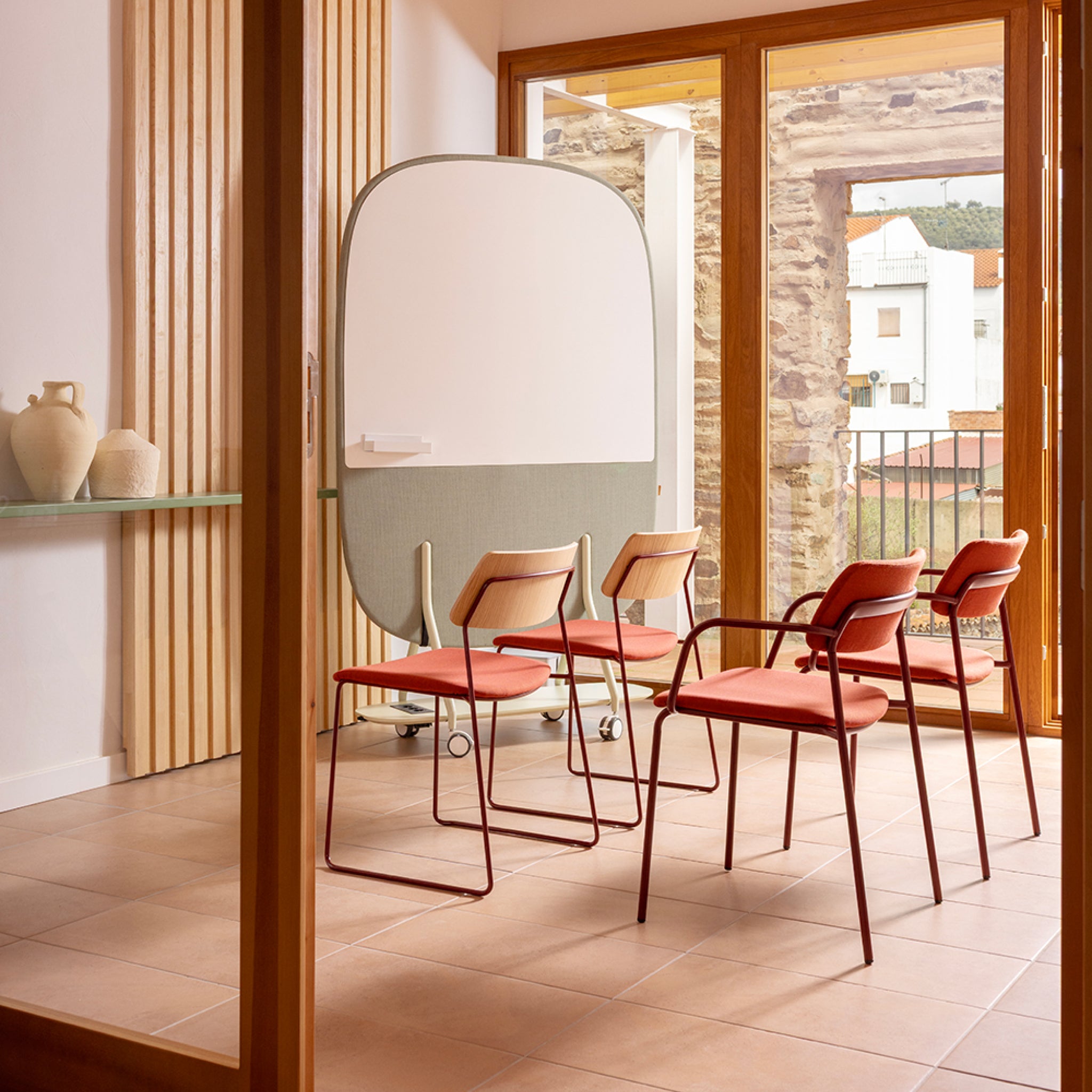 Brindis | 4-legged Armchair
