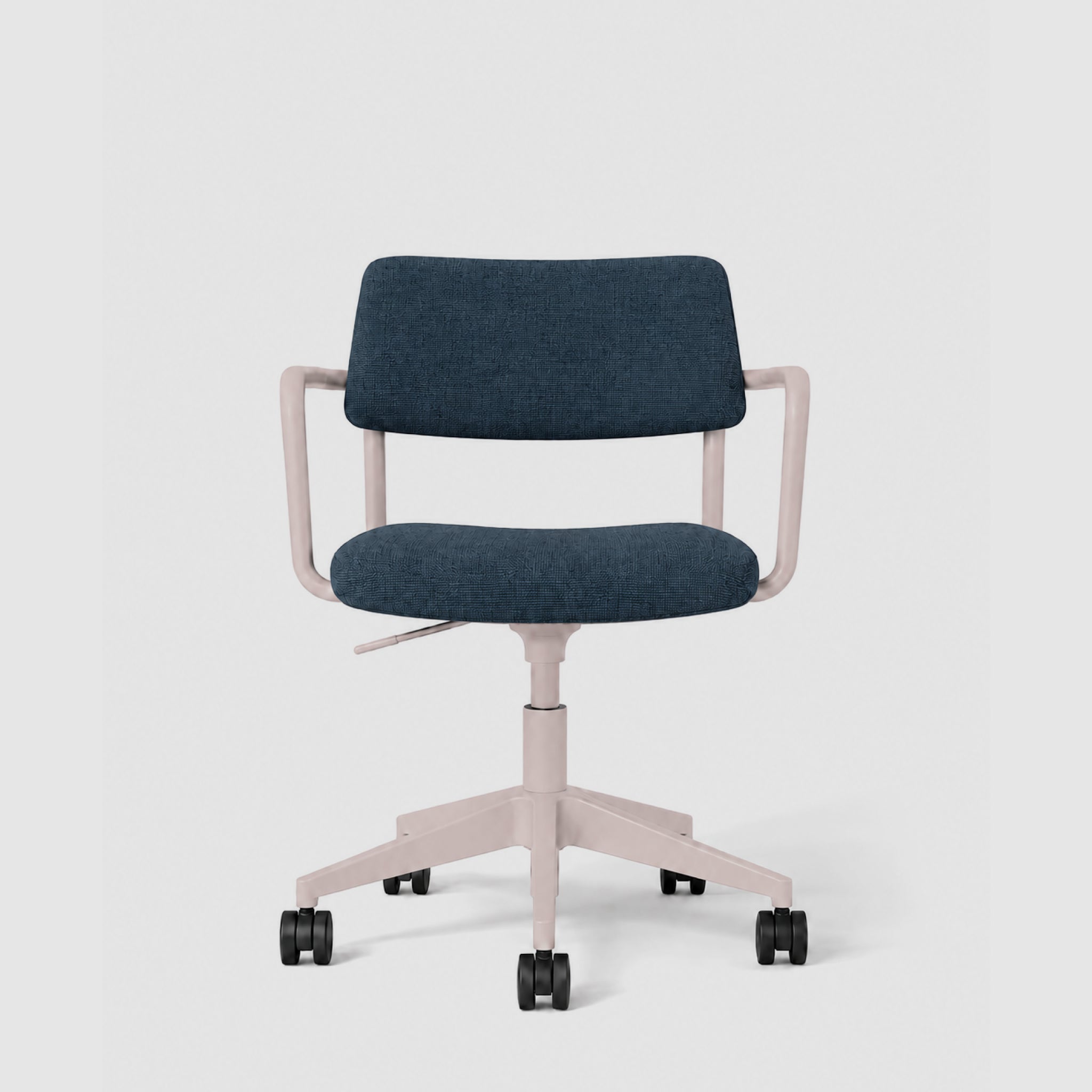Brindis | Swivel Chair with Arms