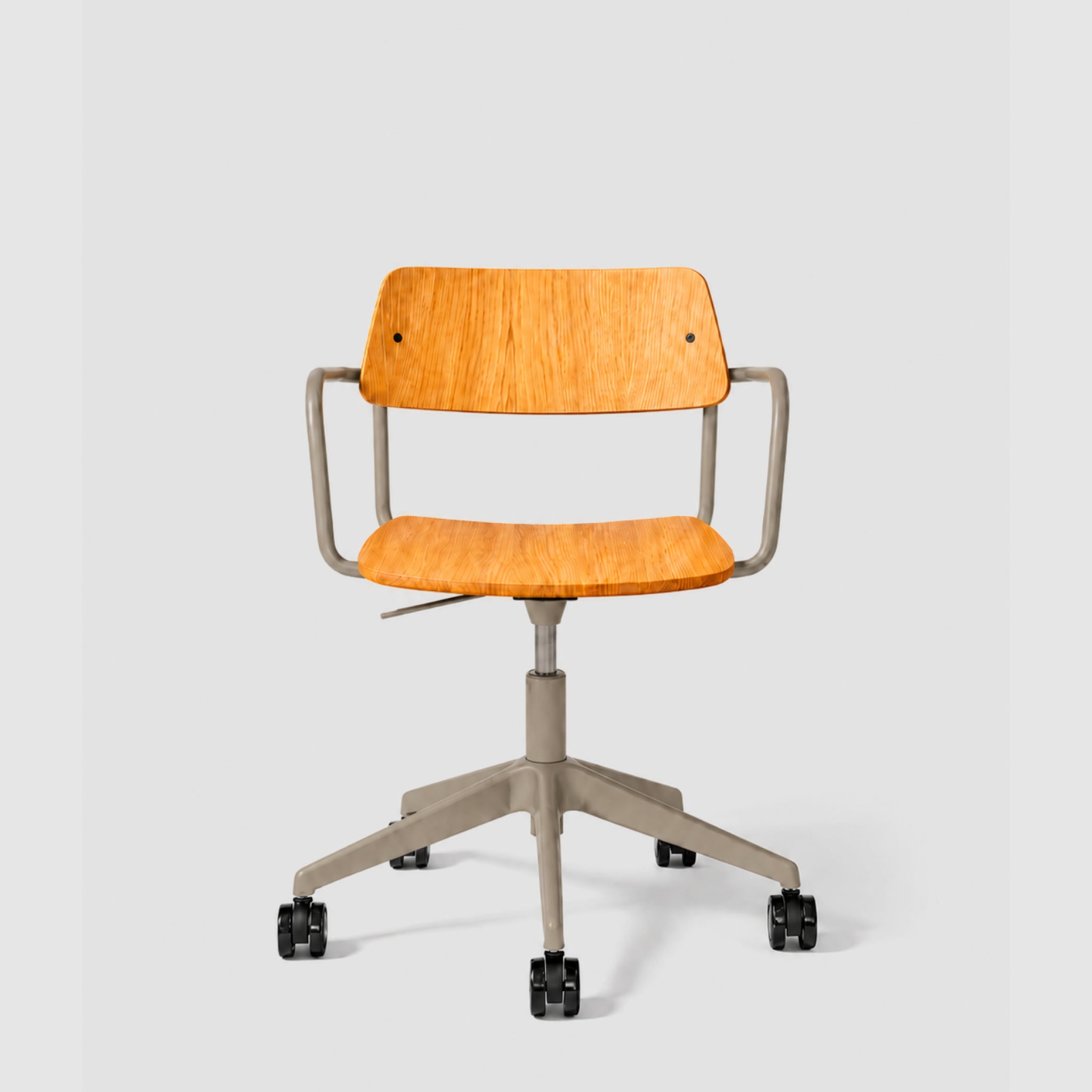 Brindis | Swivel Chair with Arms
