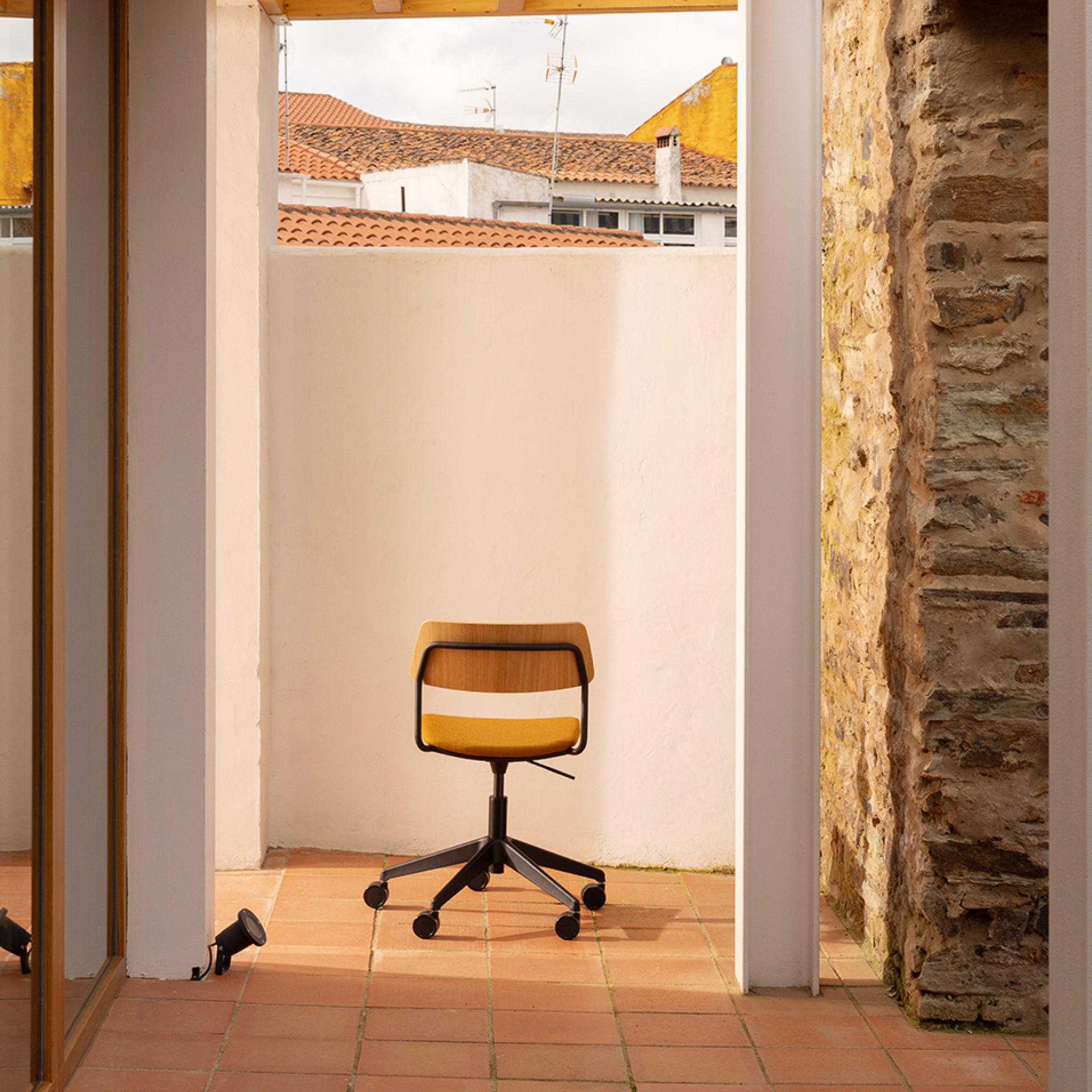 Toast | Swivel chair without arms