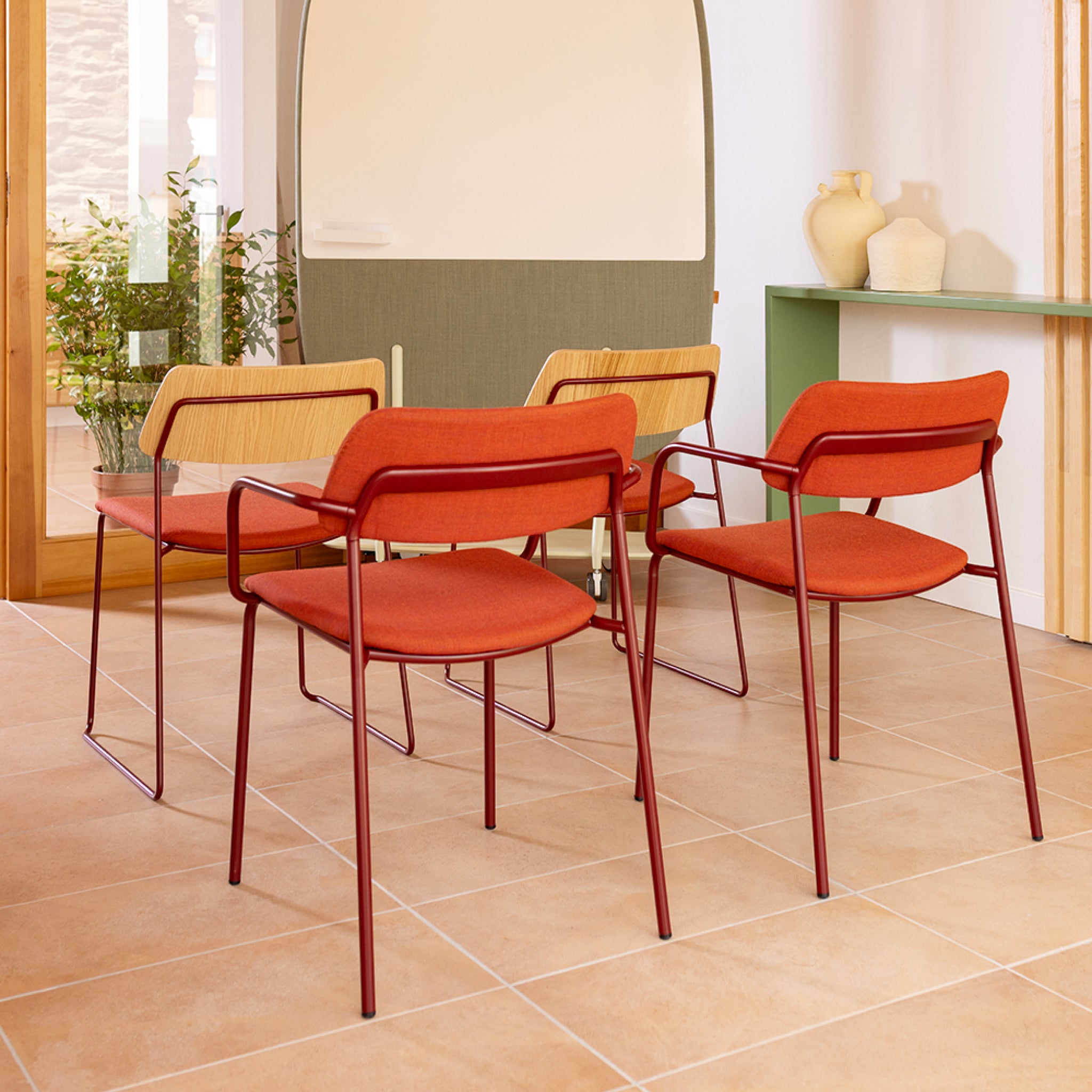 Brindis | 4-legged Armchair