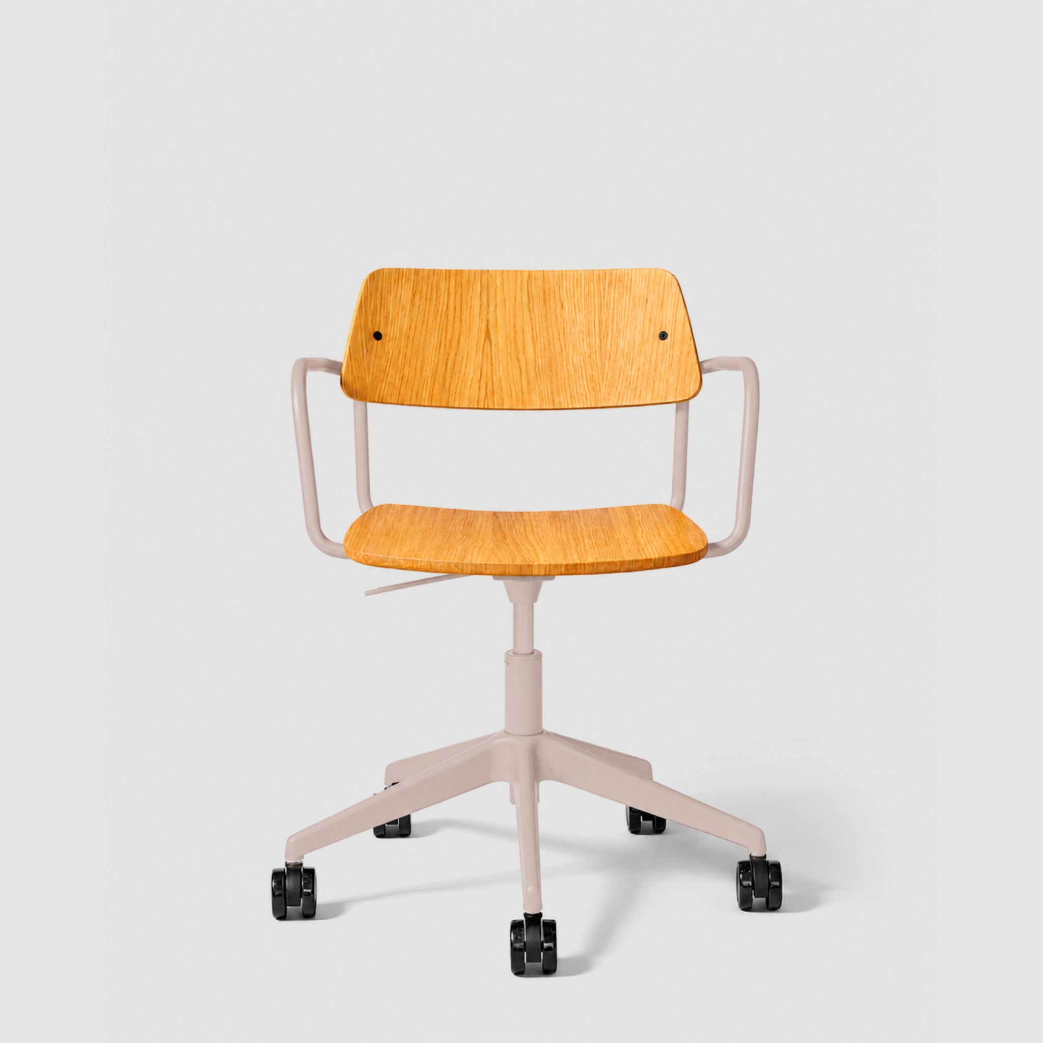 Brindis | Swivel Chair with Arms