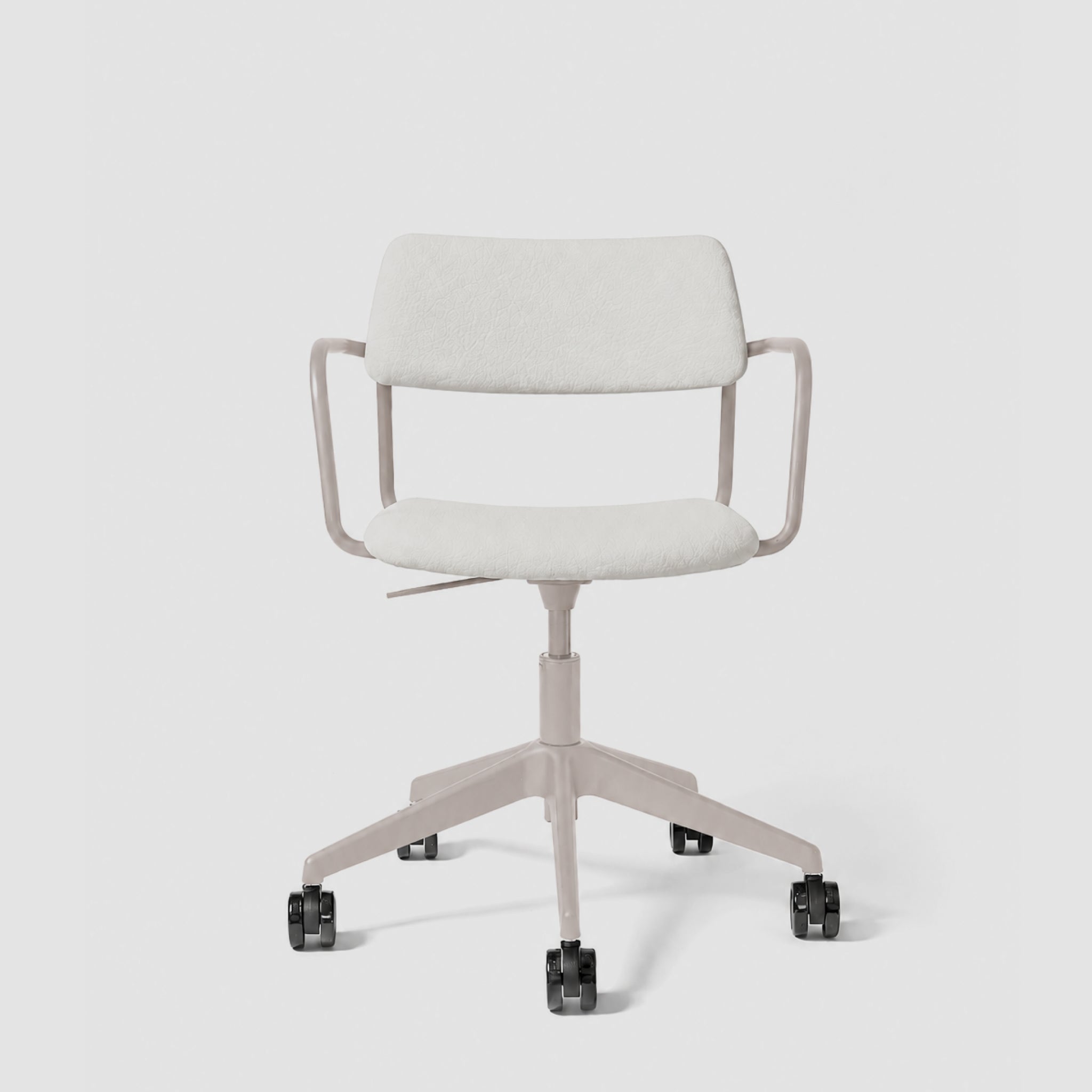 Brindis | Swivel Chair with Arms