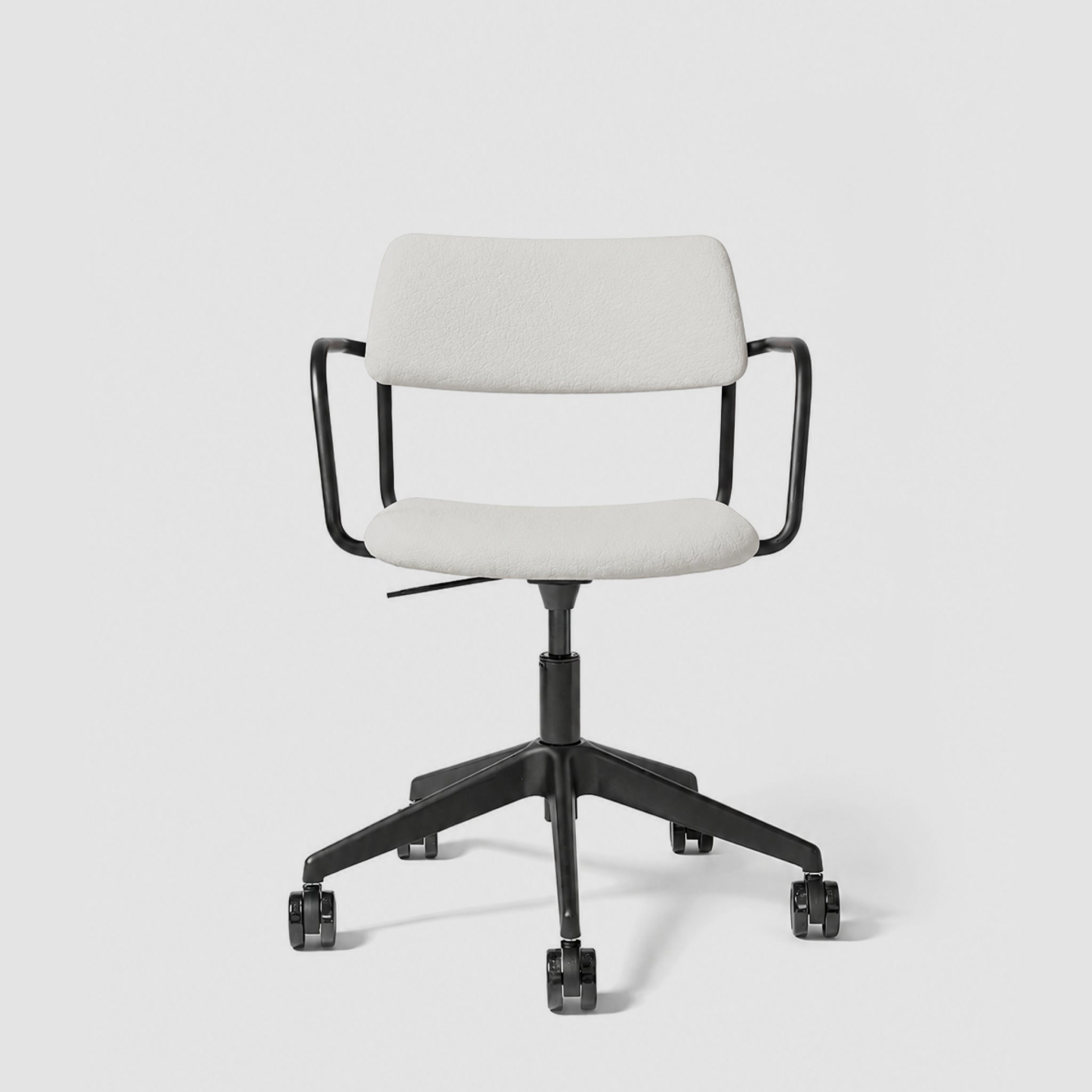 Brindis | Swivel Chair with Arms