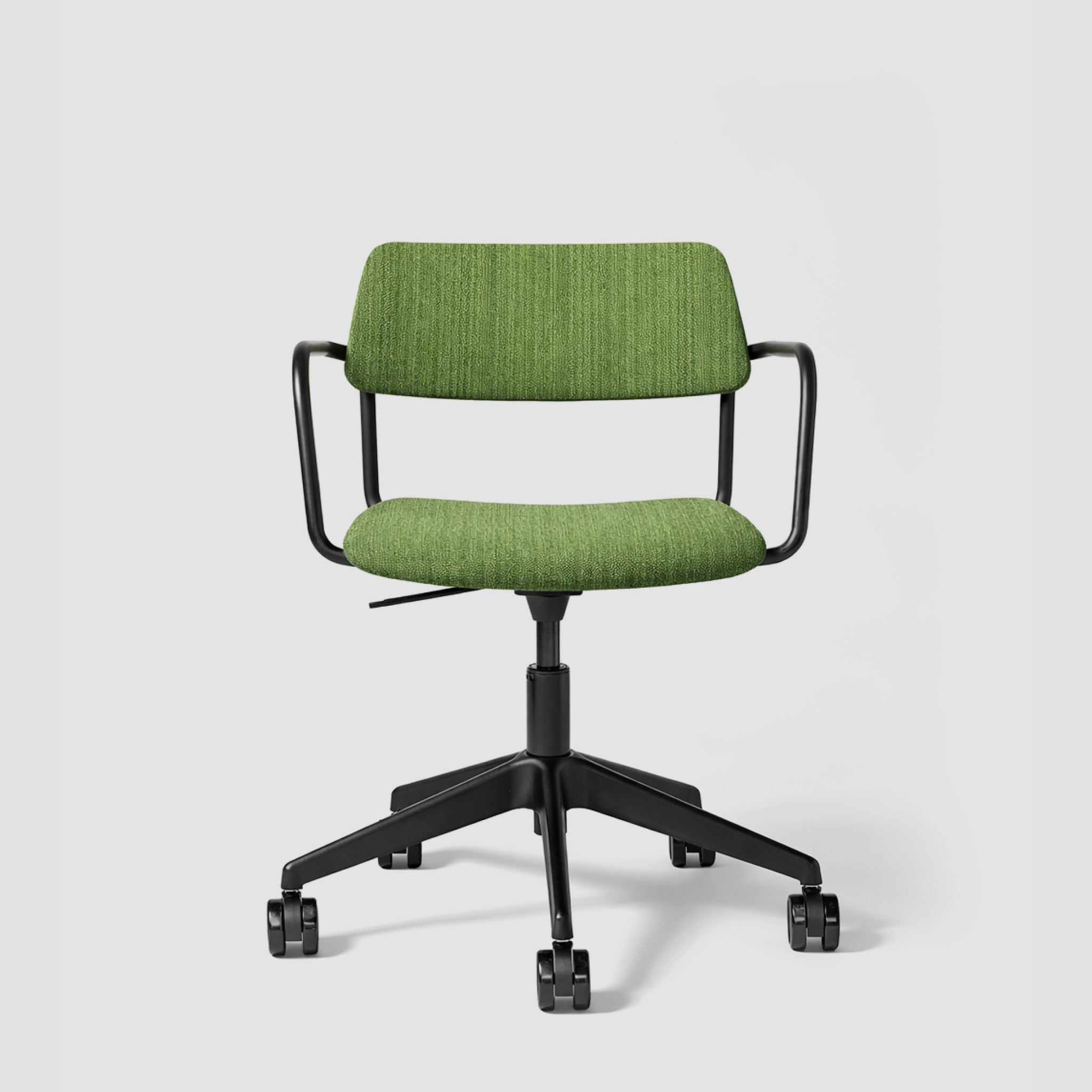 Brindis | Swivel Chair with Arms