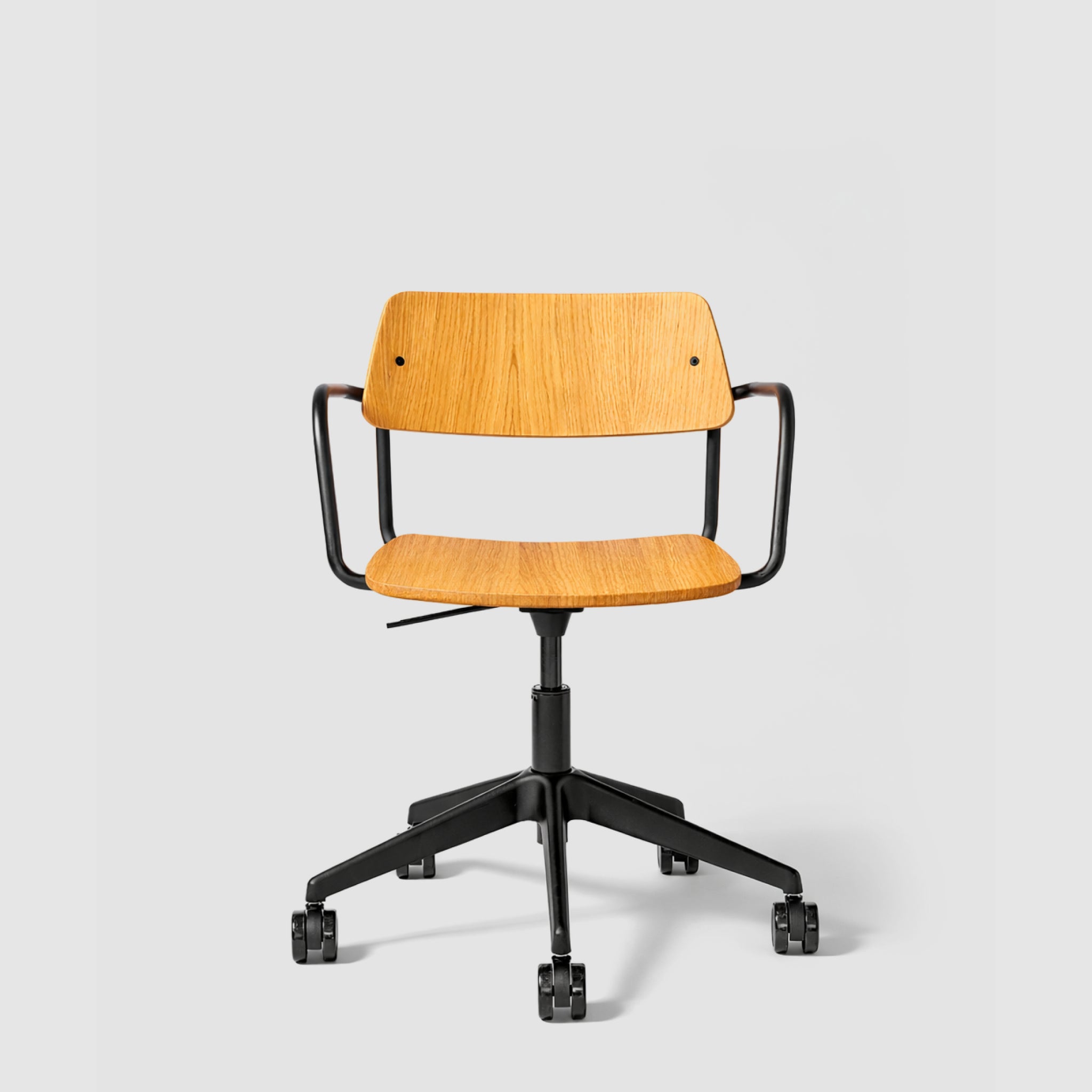Brindis | Swivel Chair with Arms