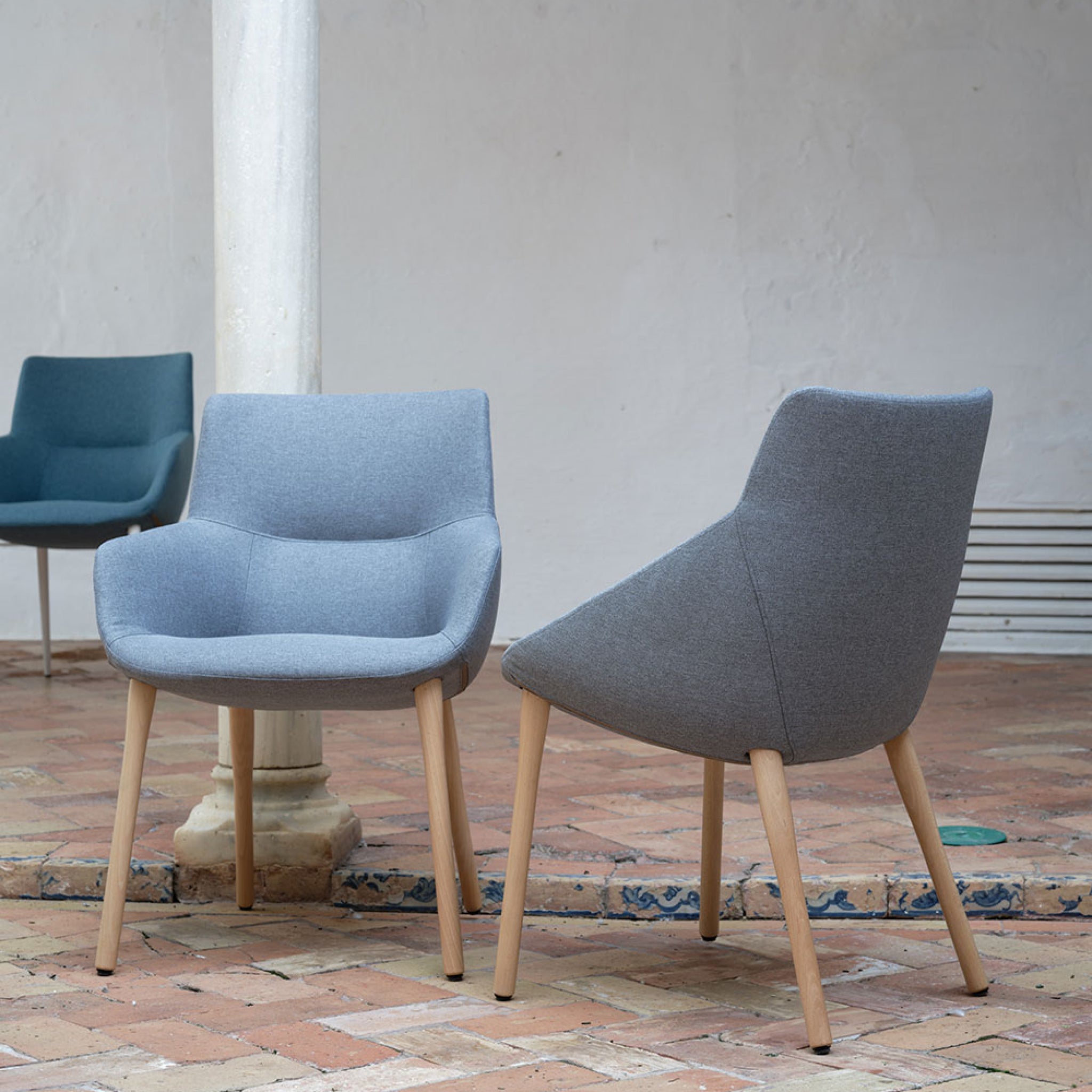 Bow Chair | Chair with Wooden Legs