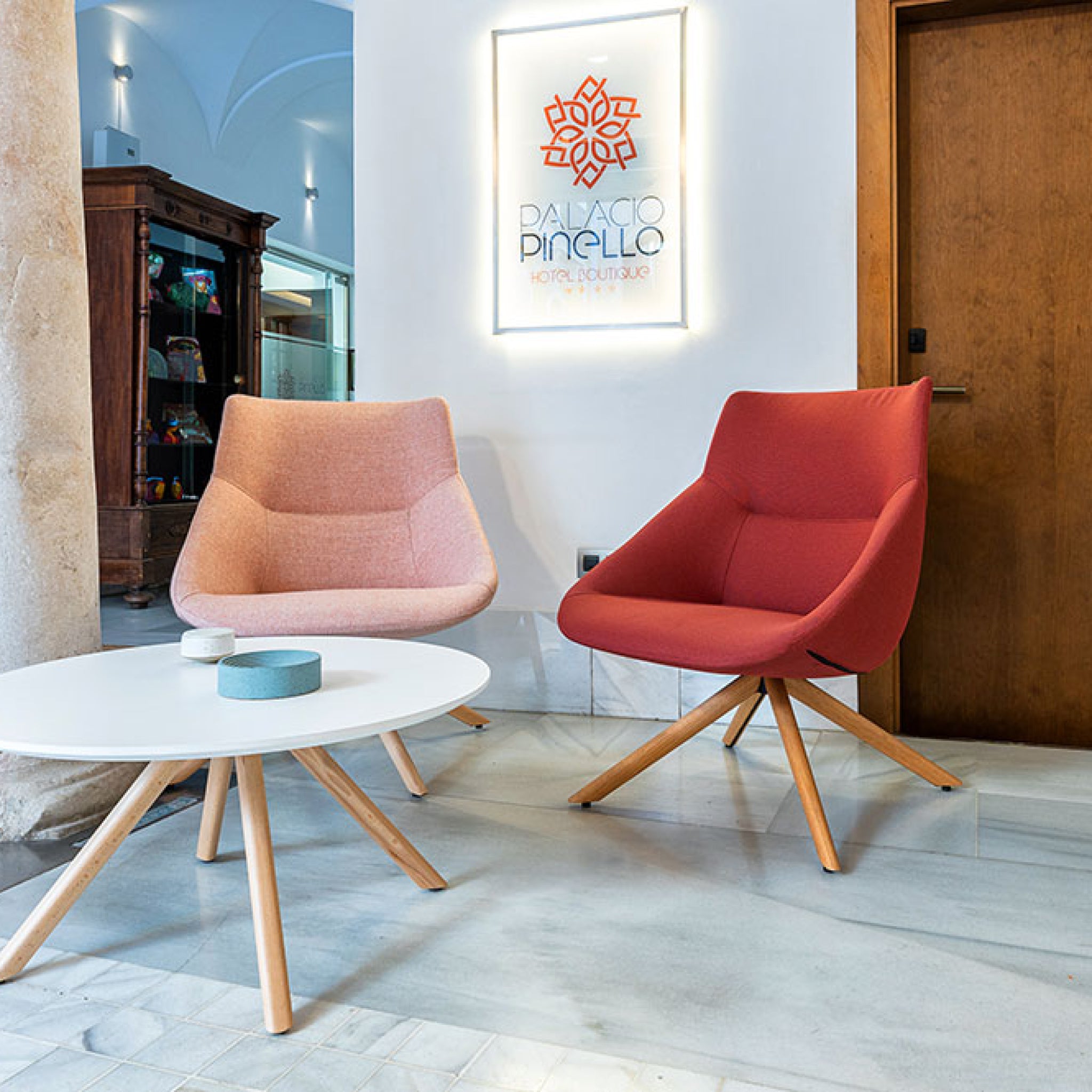 Bow Lounge | Cadeira Giratória Madeira