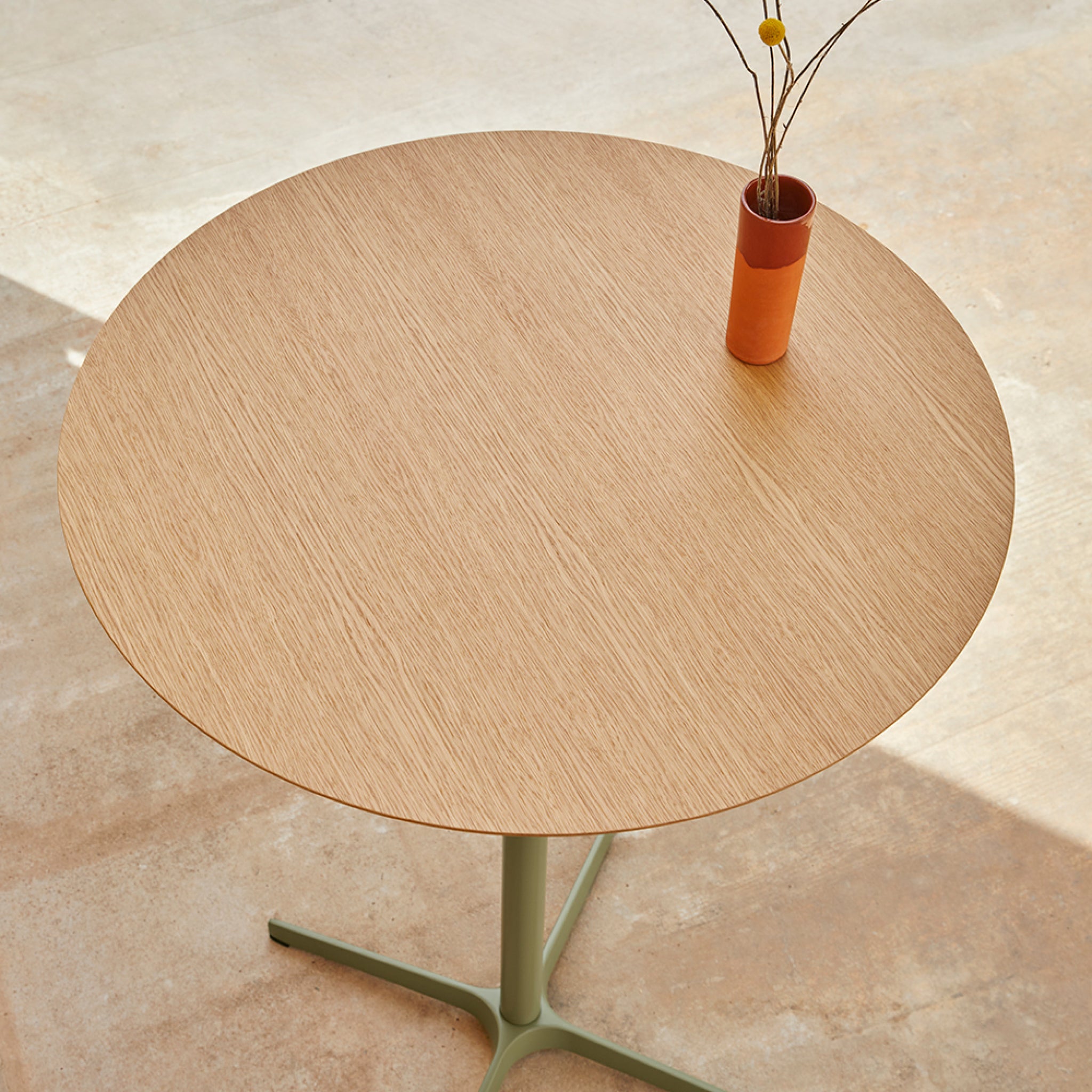 Bistro | Round Table