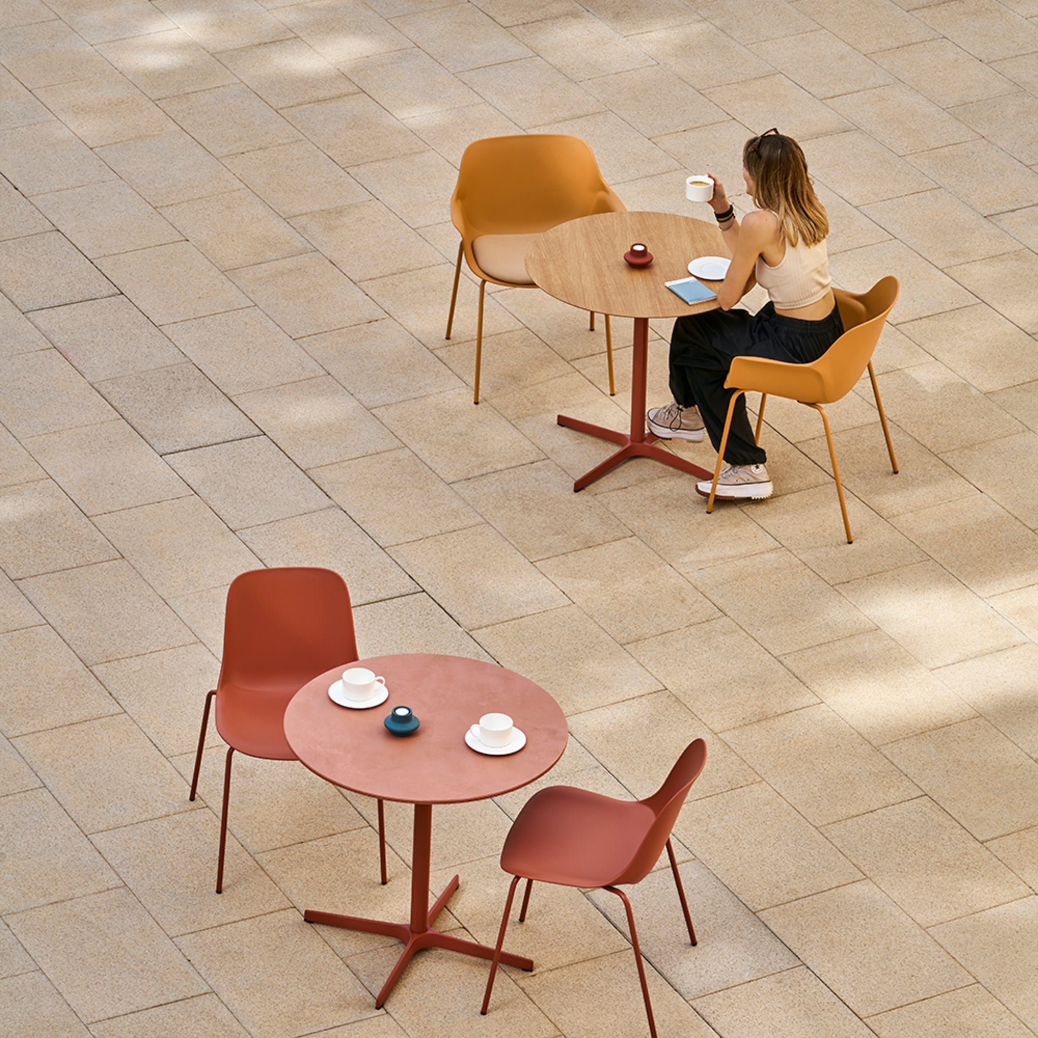 Bistro | Round Table
