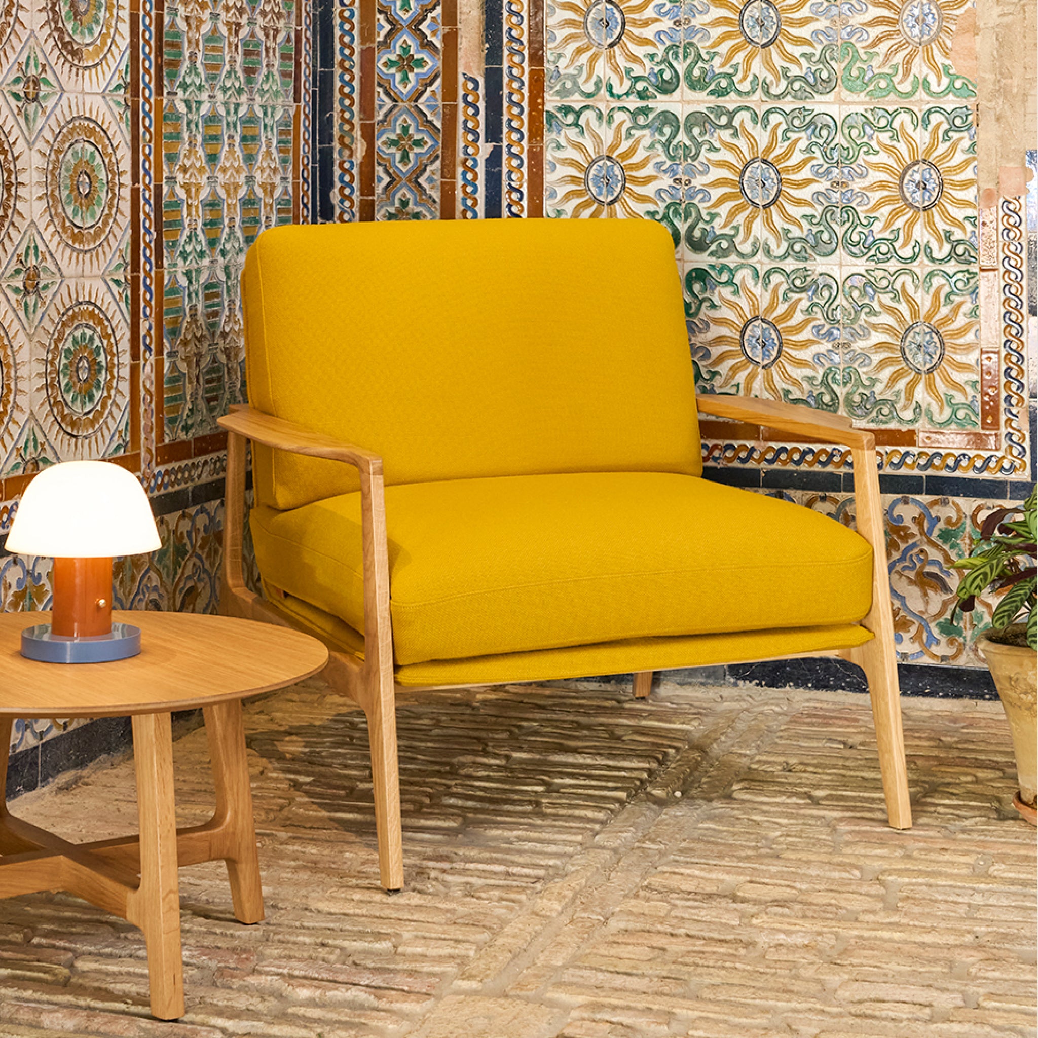 Aldea | Poltrona com Braços de Madeira