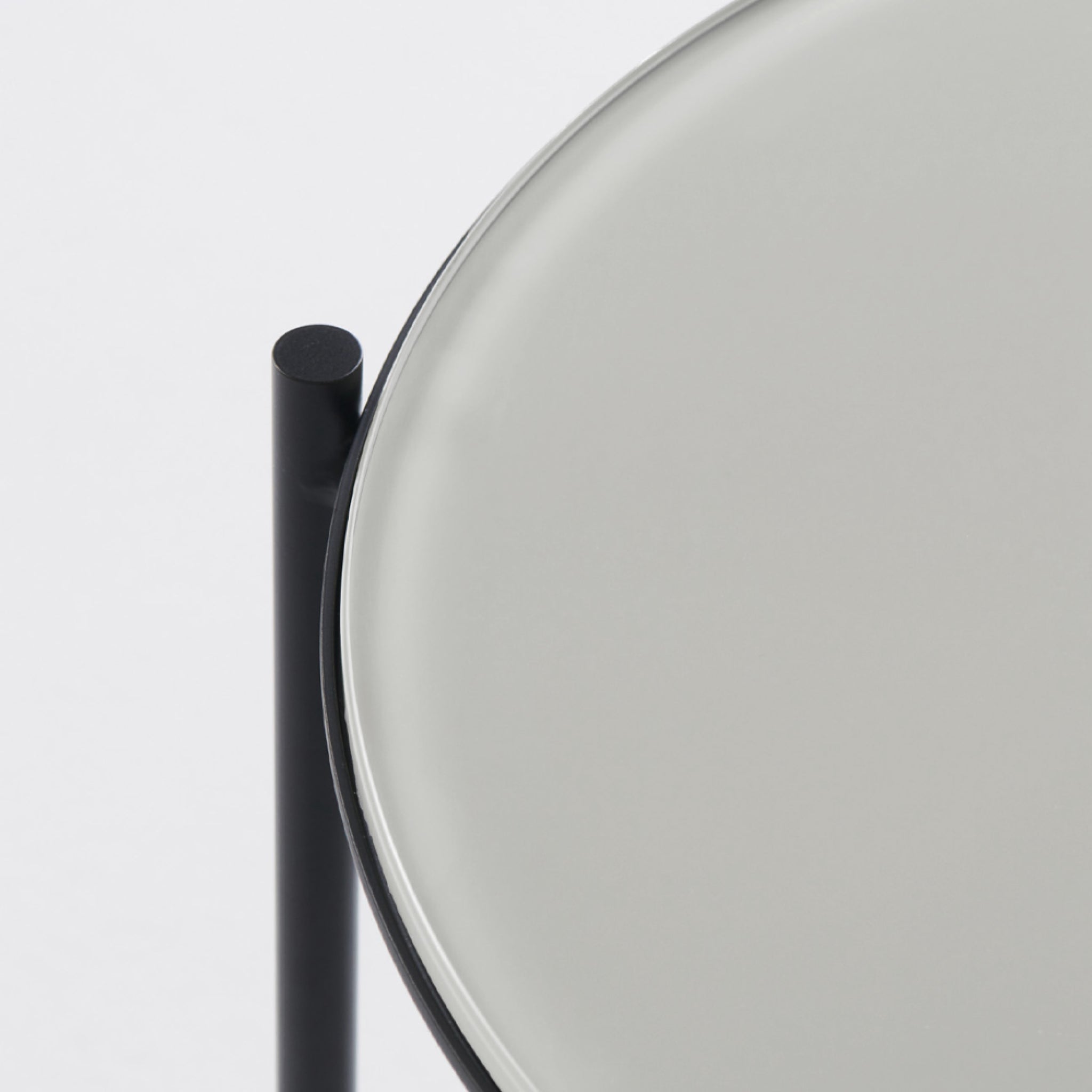 Igram | Mesa com Candeeiro