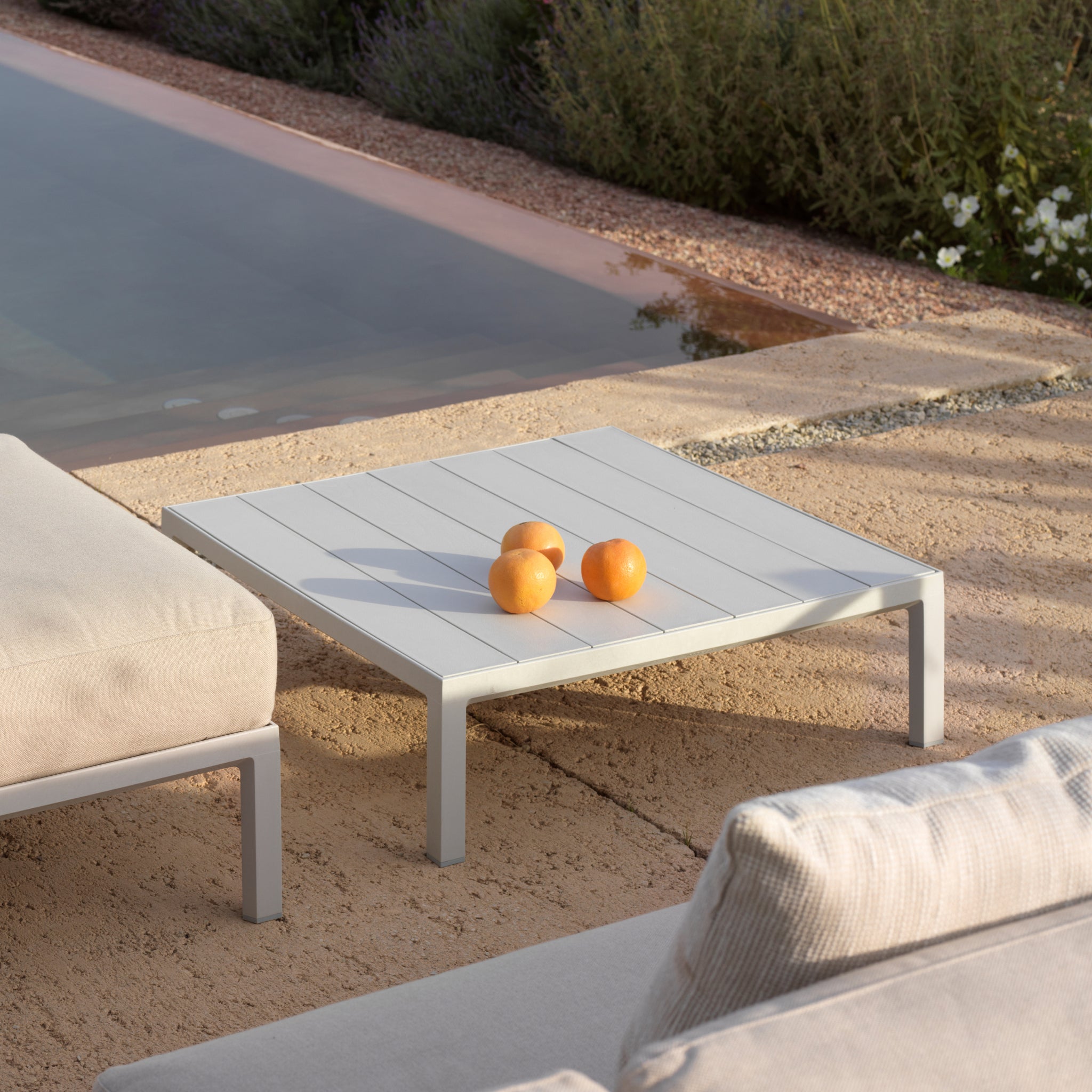 Maximo | Mesa de Apoio Baixa Quadrada para Exterior